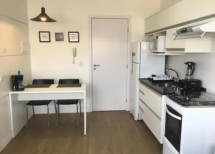 709- Apartamento Decorado Encantador, Mobiliado, Amplo, Cozinha Completa, Excelente Localizacao No Reboucas