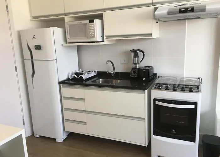 709- Apartamento Decorado Encantador, Mobiliado, Amplo, Cozinha Completa, Excelente Localizacao No Reboucas