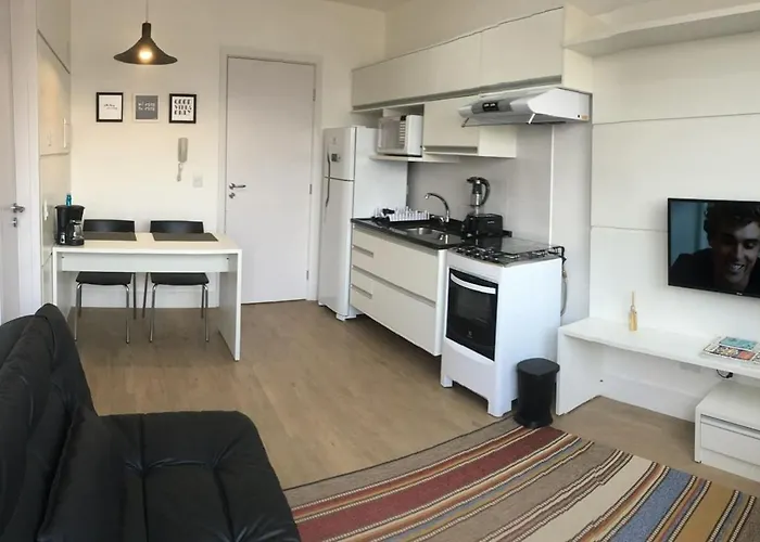 709- Apartamento Decorado Encantador, Mobiliado, Amplo, Cozinha Completa, Excelente Localizacao No Reboucas